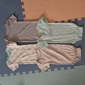 Mixed lot onesies Carter's and Gerber